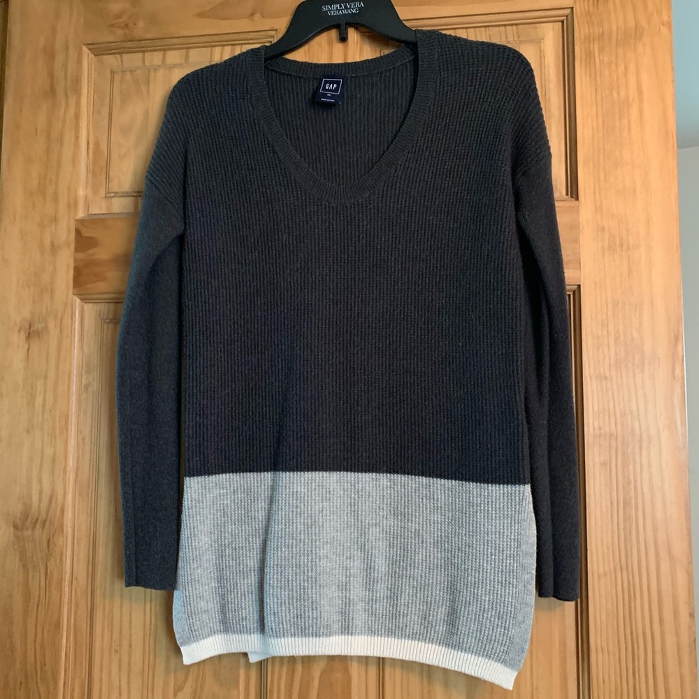 Gap sweater